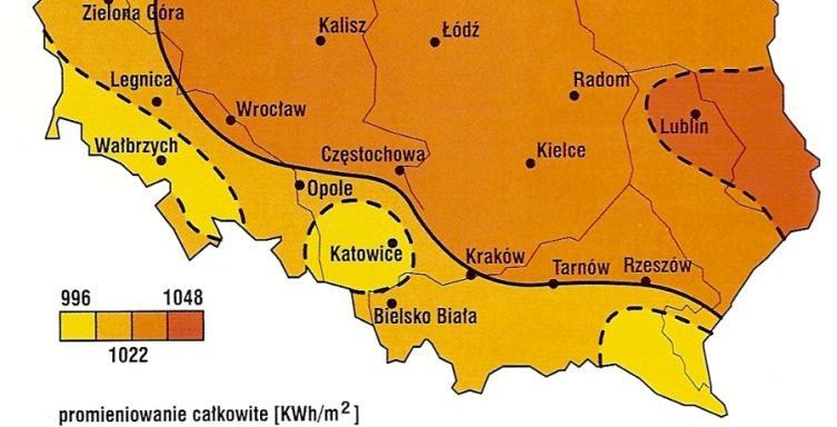 padającego na jednostkę powierzchni poziomej w kwh/m2/rok.