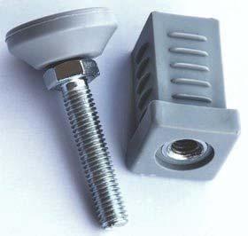 dno szafki). W pozostałych meblach (szafki wiszące, stojące przy ścianach) tyły wykonane z płyty HDF gr. 3-4 mm. Płyta HDF łączona z korpusem tzw.