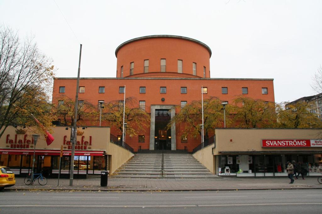 od profanum ulicy do sacrum biblioteki Asplunda