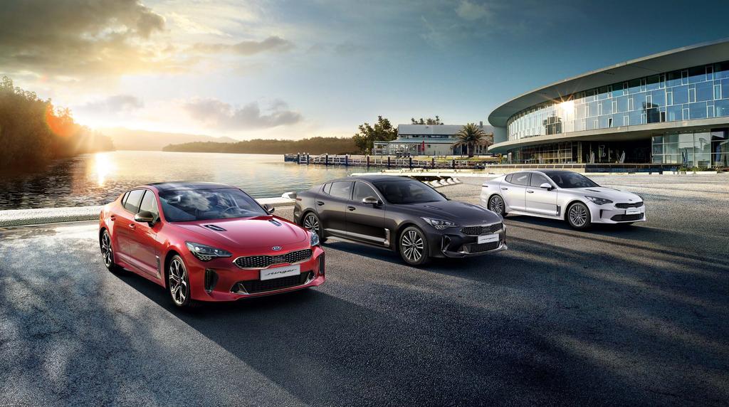 trzy OBLICZA DOSKONAŁOŚCI Wszystkie wersje nowej Kia Stinger przepełnia duch klasy Gran Turismo, a najnowsze rozwiązania gwarantują niesamowite wrażenia.