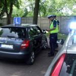 Przy kontroli elki alkomatem badane są dwie osoby, a kierowca (czyli uczeń) nie musi pokazywać prawa