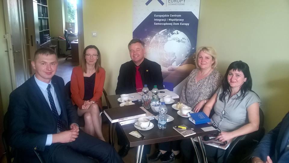 Spotkanie z partnerami z Ukrainy W dniu 27 września br. w siedzibie Stowarzyszenia "Dom Europy" odbyło się spotkanie z przedstawicielami Międzynarodowej Instytucji Rozwoju Regionalnego.