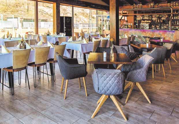 Kutuzovovej, dołączyła nowa hala badmintonowa, przytulna, drewniana z dużym przeszkleniem restauracja z ofertą smacznych dań oraz kompleksowo wyposażone wellness.