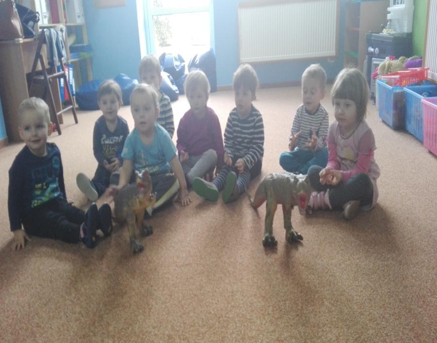 A na koniec wykonaliśmy dinozaury z rączki.