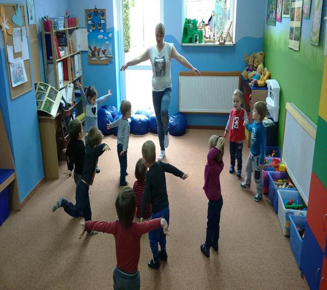 ci zrobili Gniazdo w starym kole x2
