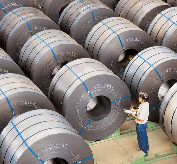 2. Jak wpływamy na gospodarkę Raport zrównoważonego rozwoju ArcelorMittal Poland 2016 22 Nasz wpływ na polską gospodarkę Jako pracodawca Zatrudniamy na umowę o pracę 10 249 pracowników.