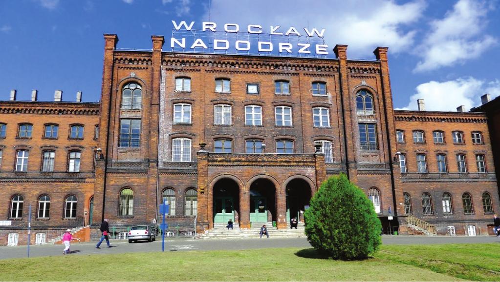 Budowanie lokalnego kapitału kreatywności w metropolii... Rys. 1. Ponad 150-letni budynek dworca kolejowego Wrocław Nadodrze przy placu Stanisława Staszica 50 (fot. M.