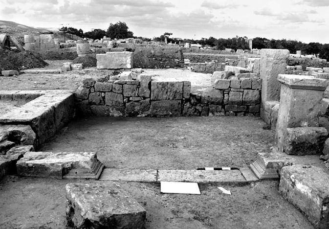 Fig. 62. doorway between rooms r 80 and r 81 (Photo Polish Archaeological Mission to Ptolemais).