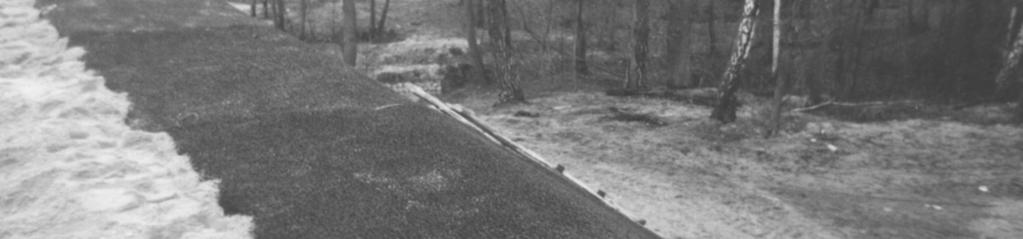 Do powierzchni gruntu geomata została przytwierdzona za pomocą stalowych szpilek w kształcie litery U