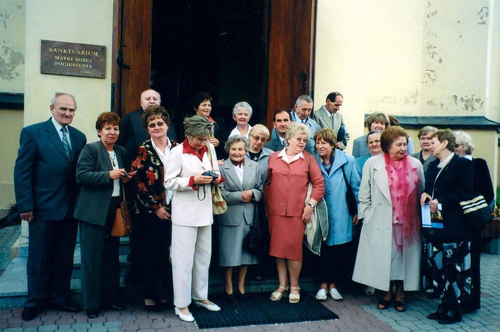 Przekazanie szabli oficerskiej wotum dla Matki Bożej Pocieszenia od