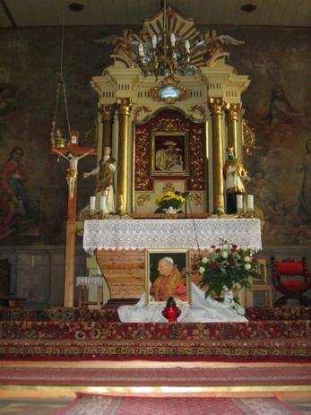 Wnętrze kościoła w Prątnicy Kultywowanie tradycji