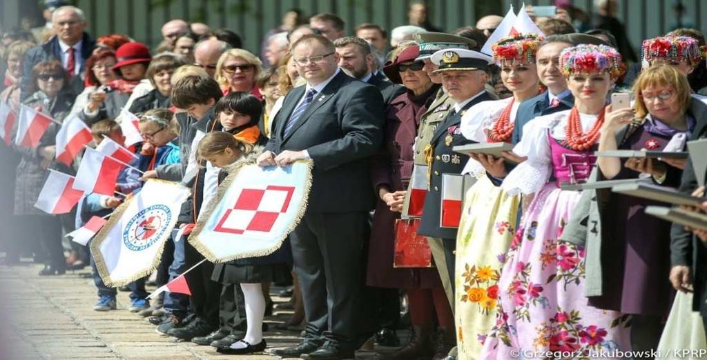 - Niech one powiewają nad waszą działalnością, niech zawsze będą symbolem Rzeczypospolitej, która niezależnie do tego gdzie będziecie na świecie, gdzie będziecie działali, gdzie będziecie realizowali