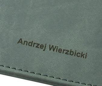 czyli umieszczenie na okładce imienia i nazwiska właściciela.