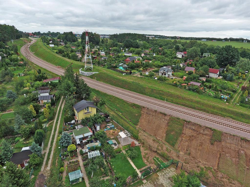 uszkodzenia urządzeń odwadniających zalewanie wejść na perony,