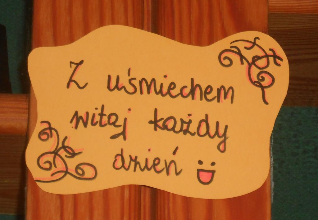 nietypowych zorganizowany przez Samorząd Uczniowski pod opieką p. Anety Wilk. Był to DZIEŃ UŚMIECHU.