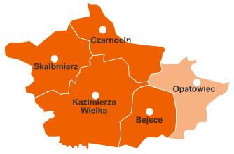 Według danych Urzędu Gminy Opatowiec na koniec 2014 roku powierzchnia ogółem gminy wynosiła 68,5 km 2, natomiast zamieszkiwało ją 3 466 osób.