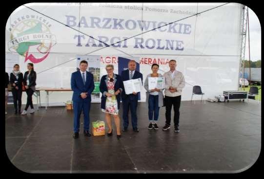 - Pan Andrzej Karbowy oraz laureaci konkursu Agro-Eko-Turystyczne Zielone Lato
