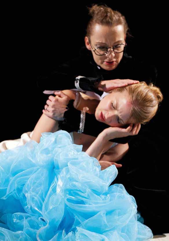 małgorzata pikus & karolina wojdała S C E N A P O L S K A Powstała 1 sierpnia 1951 roku jako dru gi obok Sceny Czeskiej (1945) zespół Teatru Cieszyńskiego w Czeskim Cieszynie.