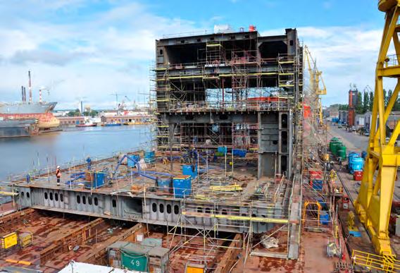 REMONTY I PRZEBUDOWY Budowa wstawek na statki Finnlines, które będą przedłużane w stoczni Remontowa SA Budowa pierwszej wstawki na barce Rem Lift 24000 w stoczni Remontowa SA. Fot.: J.
