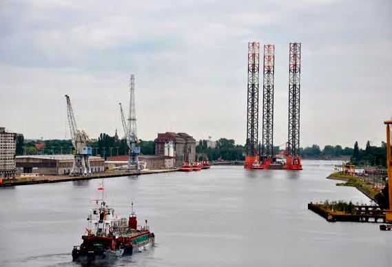 Petrobaltic wypływa ze stoczni. Fot.: Jerzy Uklejewski Remont i modyfikacje na platformie wiertniczej Petrobaltic, przebudowywanej na wydobywczą, zlecił jej właściciel - spółka Lotos Petrobaltic SA.
