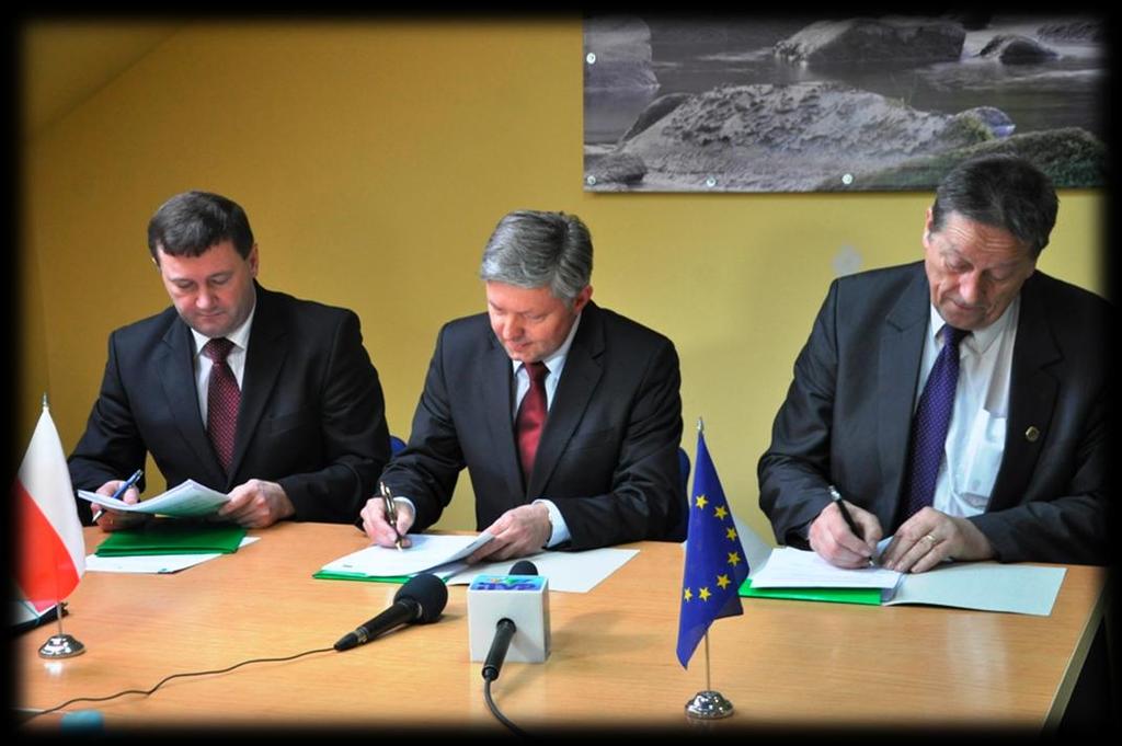 MIASTO JASŁO 23 kwietnia - w siedzibie Związku Gmin Dorzecza Wisłoki w Jaśle podpisana została z przedstawicielem firmy Safage Oddział w Polsce, umowa na świadczenie usług inżyniera kontraktu dla