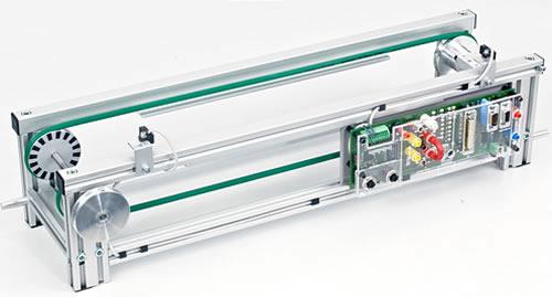 A conveyor is used to transport workpieces into the printing station in order to print a predetermined pattern onto the component on the workpiece carrier.