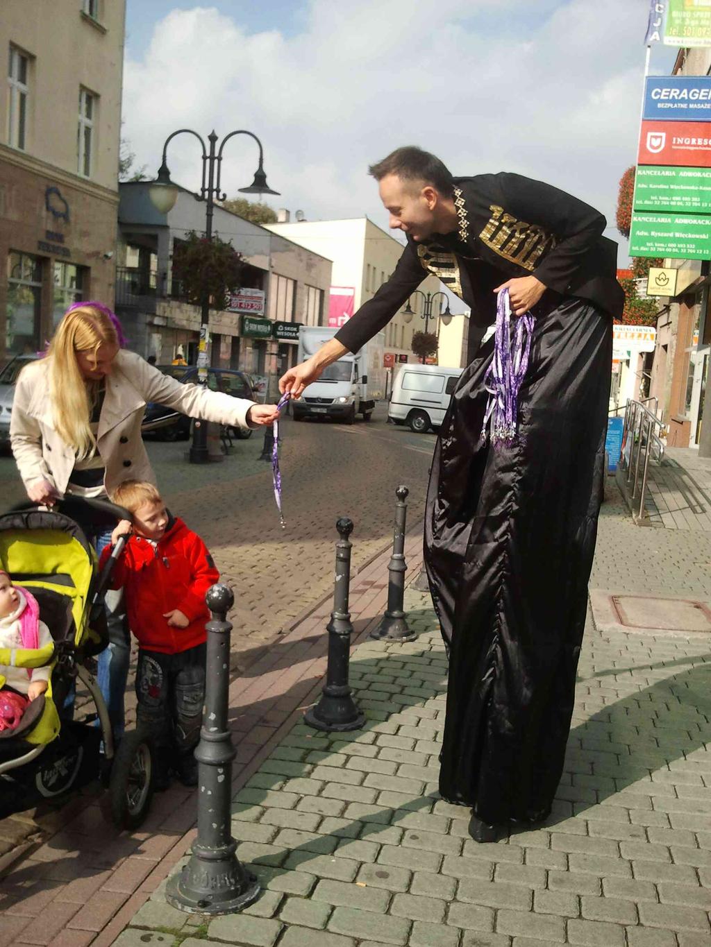 SZCZUDLARZE Szczudlarze dodają każdej chwili magii, atrakcyjności i
