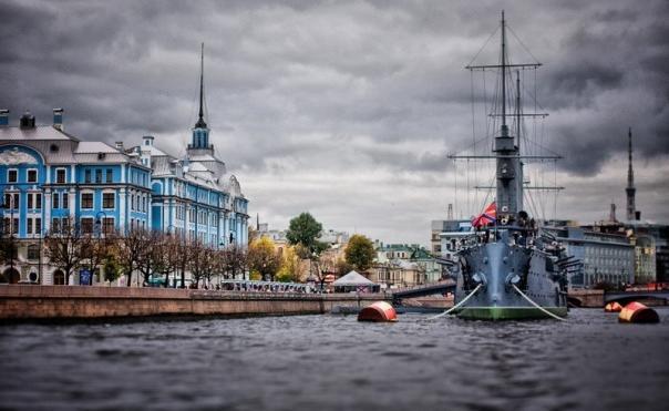DZIEŃ 5 i 6 i 7 Śniadanie i zwiedzanie Petersburga bis Co mamy w planie? Pałac Zimowy z Ermitażem, Krążownik Aurora symbol rewolucji październikowej, Plac św. Izaaka, Sobór św.