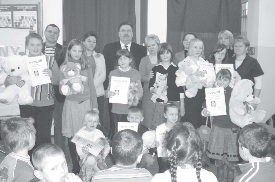 Str.. 14 INFORMACJE gazeta gryficka 11.02.2009 r. Gminny konkurs kolêd w Brojcach Choæ ju czas œpiewania kolêd za nami, to w Szkole Podstawowej w Brojcach jeszcze 5 lutego odby³ gminny konkurs kolêd.