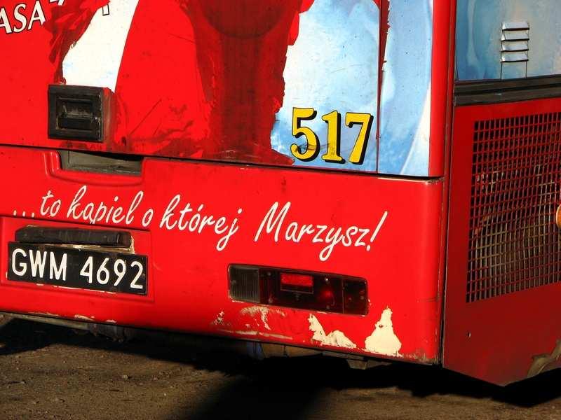 Wypadki, kolizje, awarie do wagonu z talerzem barszczu. Sprzeciw motorniczego wzburzył męŝczyznę, co zaowocowało oblaniem zarówno jego jak i wagonu zupą.