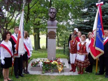 Kaupowiczowi, okazjonalne w związku z 670-leciem nadania Brąswałdowi aktu lokacyjnego).