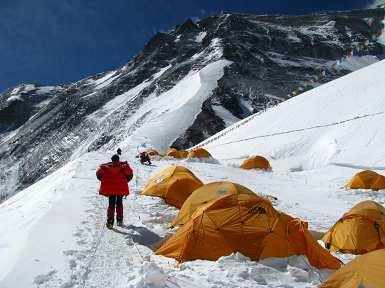 Przelot do Lukli tego samego dnia podejście do Phakding, 2650m 4. Podejśce do Namche Bazar stolicy Solo Khumbu, 3440m 5. Podejście do Phortse Tenga 3675 m 6. Podejście do Dole 4100m 7.