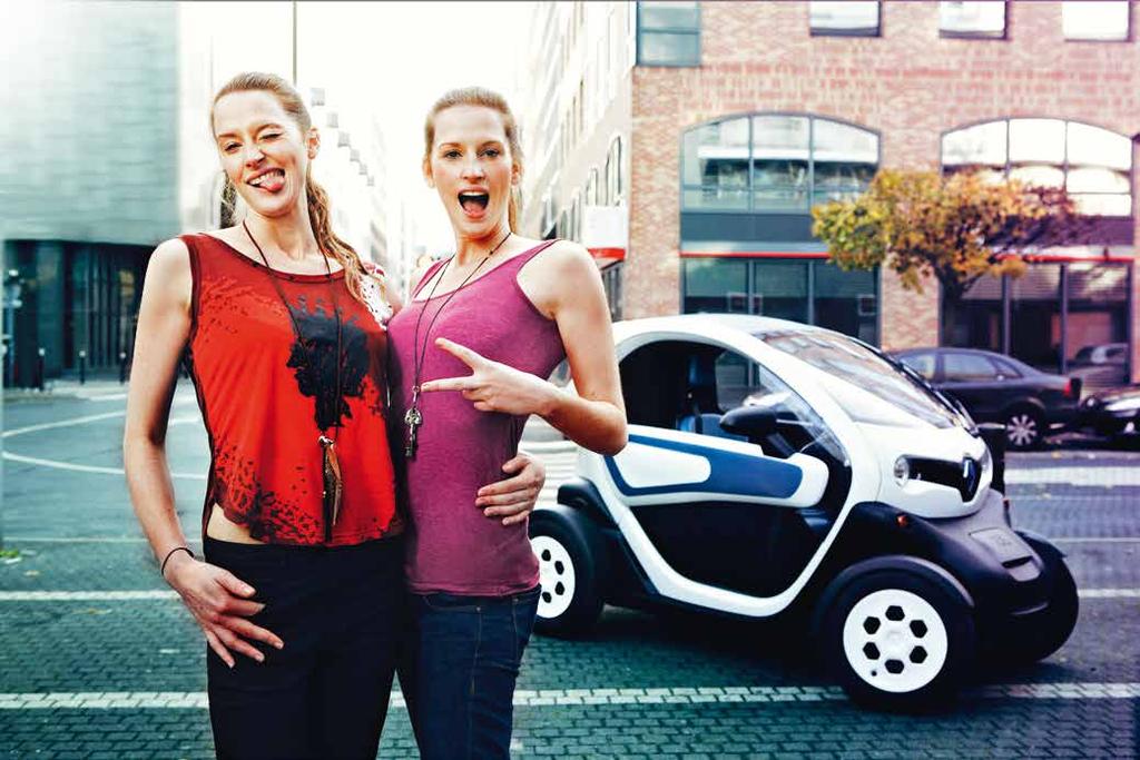 INSTYNKT OPIEKUŃCZY Twizy, to emocje we dwoje, ale na czterech kołach i dwóch siedzeniach umieszczonych jedno za drugim.