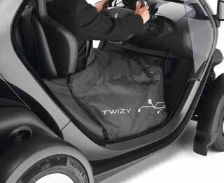 KOMFORT We wnętrzu Twizy nie ma powodów do zazdrości: obaj pasażerowie mają zapewniany