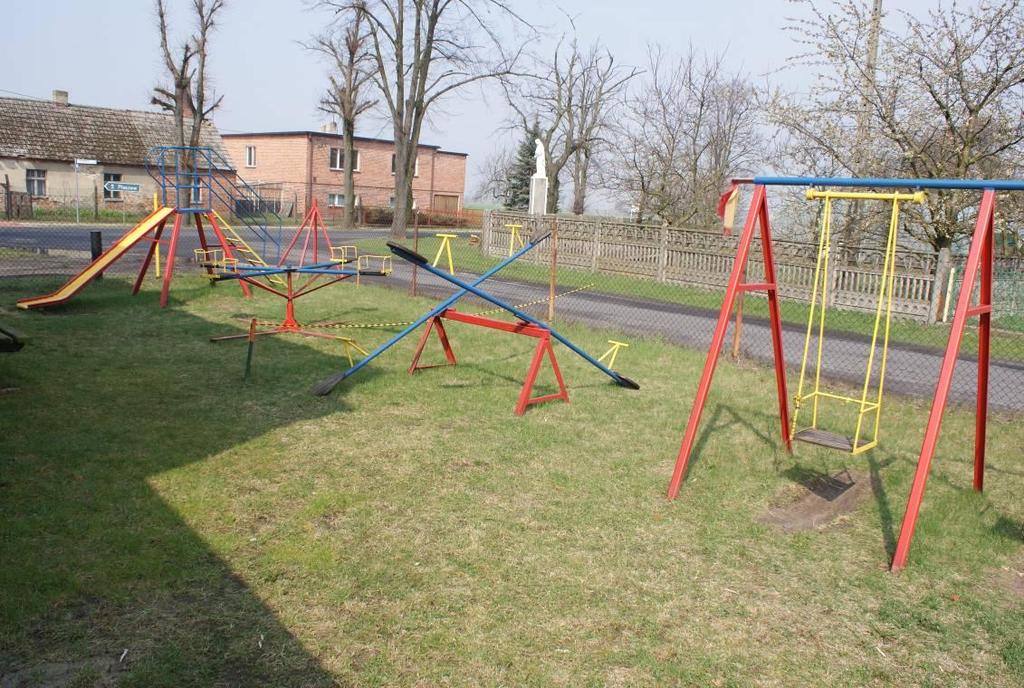 2.4.4. Gospodarka odpadami Plan Odnowy Miejscowości Pacanowice W miejscowości Pacanowice nie ma składowiska odpadów. Na terenie miejscowości prowadzona jest selektywna zbiórka odpadów. 2.4.5.