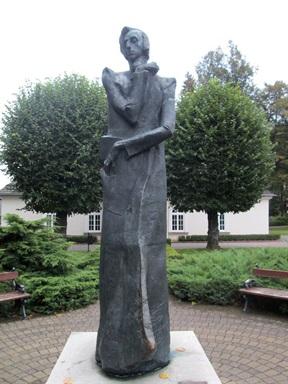 Obelisk z popiersiem Fryderyka Chopina W Parku Zdrojowym w Dusznikach Zdroju znajduje się kamienny obelisk z popiersiem Fryderyka Chopina ufundowany przez Wiktora Magnusa.