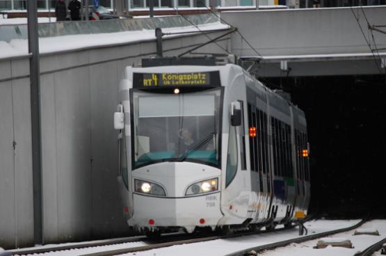 Dworzec Główny w Kassel - Kassel Hbf znacznie stracił na znaczeniu już w roku 1991, kiedy to otworzono dworzec Kassel-Wilhelmshöhe, który zapewnił miastu obsługę pociągów kolei dużych prędkości oraz