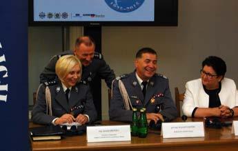Kornela Oblińska podkreśla, że zespół zajął się także problemem dotyczącym rodzajów i rozmiarów umundurowania, z którym borykają się zarówno kobiety, jak i mężczyźni.