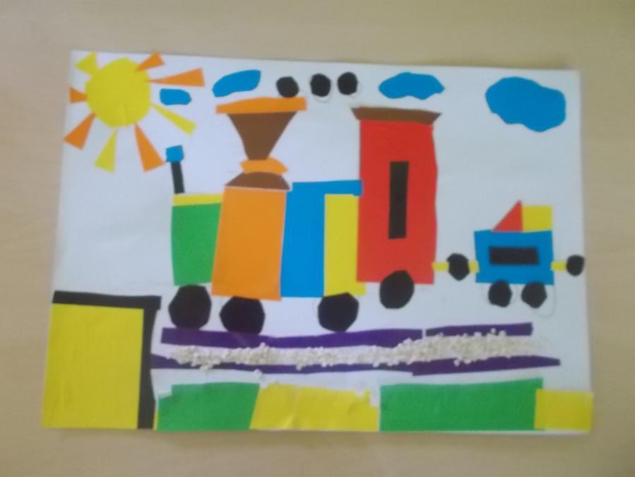 W tym tygodniu opracowywaliśmy wiersze Doroty Gellner,,Portret wiosny i Słońce, uczyliśmy się ich na pamięć aby w najważniejszym dniu (dzień rodziny) pięknie wyrecytować je przed rodzicami.