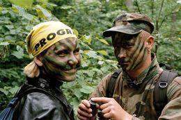 Rodzeństwo lub Przyjaciele OPIS OBÓZ MILITARNY: OSTATNI