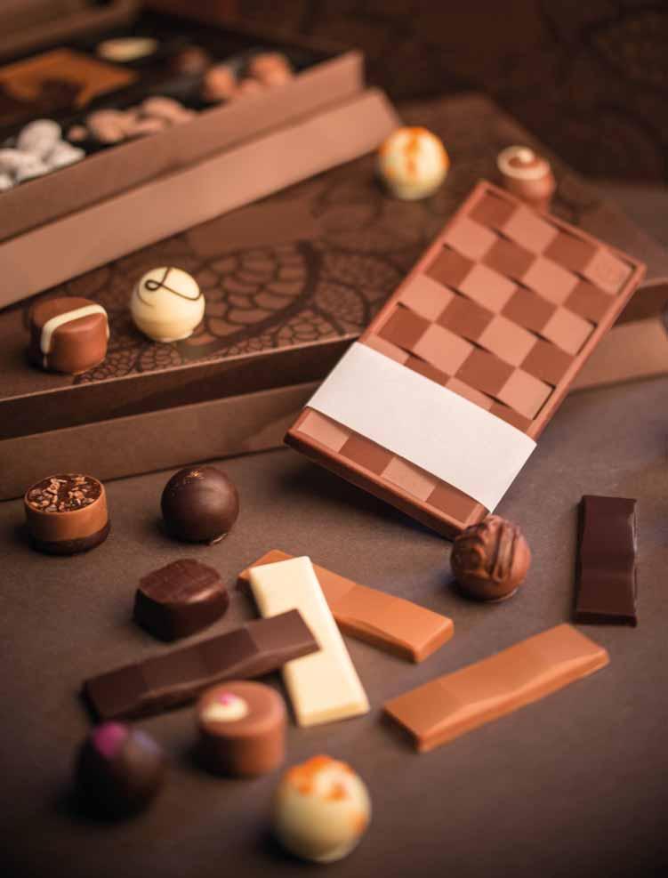 FIRST SELECTION 3337 FIRST SELECTION MINI 181x125x45 mm 70 g Zestaw czekoladowych słodkości w eleganckim pudełku.