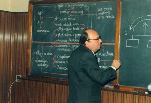 Kawalerskim Orderu Odrodzenia Polski (1980), tytułem zasłużonego nauczyciela (1973), odznaką honorową Zasłużony dla Akademii Medycznej w Łodzi (1995) oraz Medalem 50-lecia Łódzkich Wydziałów