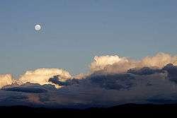 Chmury Cb Cumulonimbus najbardziej niebezpieczne dla lotnictwa występujące w umiarkowanych szerokościach geograficznych