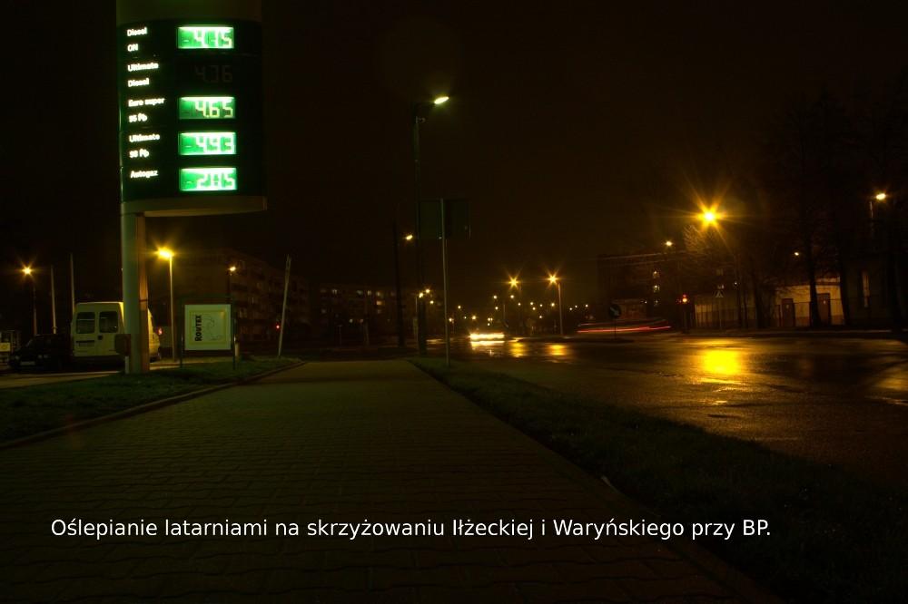 Bardzo niekorzystnie dla kierowców jest oświetlenie skrzyżowania