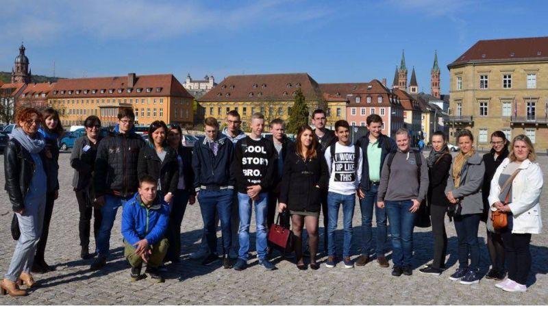 Współpraca Trójstronna Gdańsk Würzburg (Niemcy) Caen (Francja) Wspópraca Trójstronna Gdask Würzburg (Niemcy) Caen (Francja) Pomorska Izba Rzemielnicza Maych i rednich Przedsibiorstw w 2001 r.
