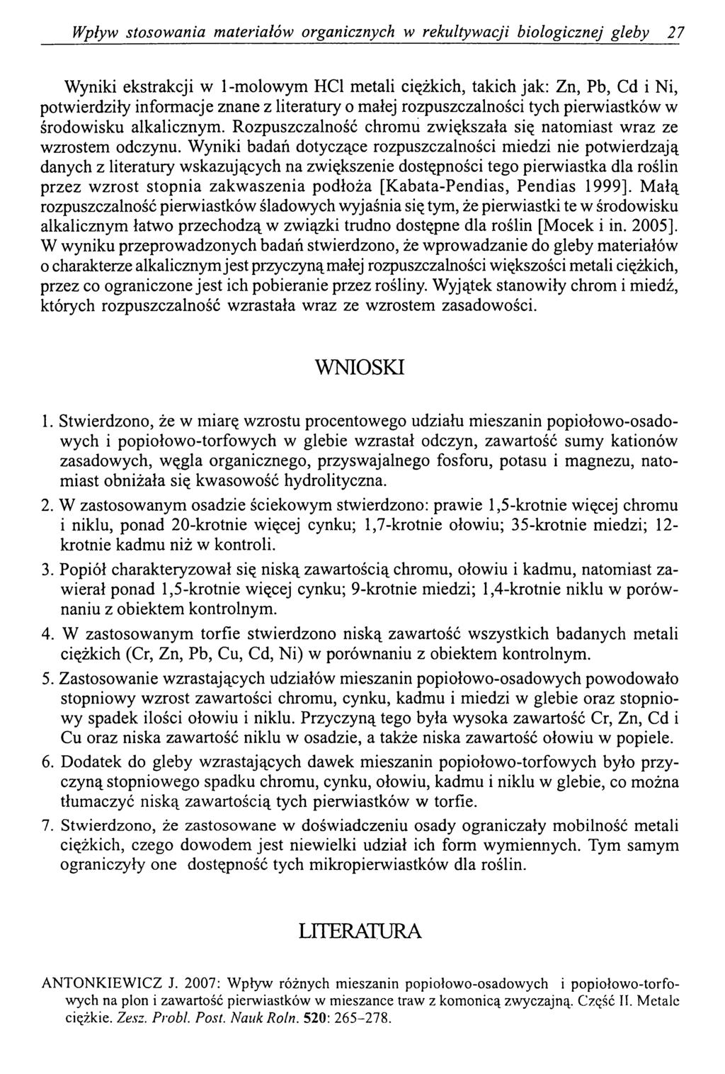 Wpływ stosowania materiałów organicznych w rekultywacji biologicznej gleby 27 Wyniki ekstrakcji w 1-molowym HC1 metali ciężkich, takich jak: Zn, Pb, Cd i Ni, potwierdziły informacje znane z