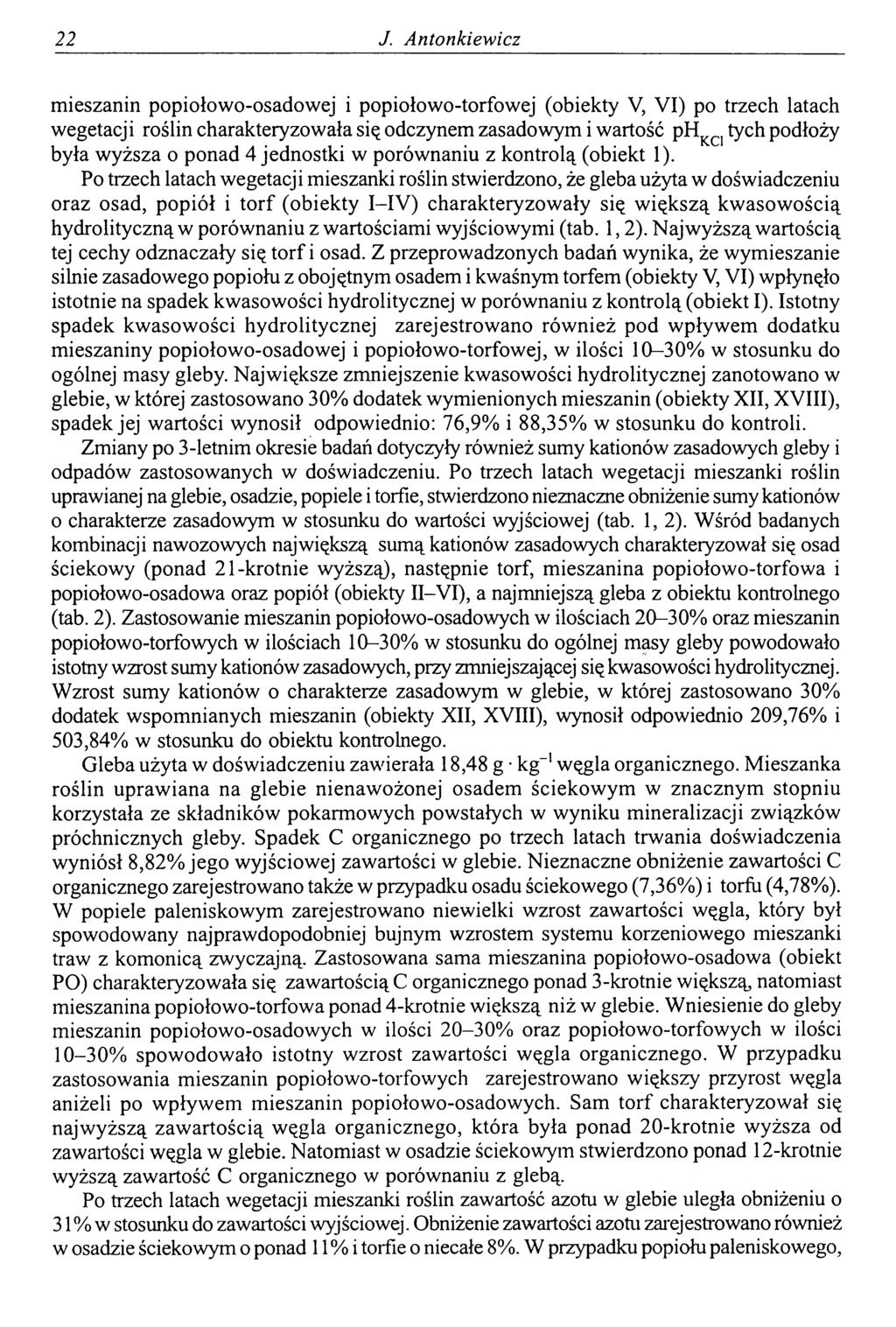 22 J. Antonkiewicz mieszanin popiołowo-osadowej i popiołowo-torfowej (obiekty V, VI) po trzech latach wegetacji roślin charakteryzowała się odczynem zasadowym i wartość phkci tych podłoży była wyższa