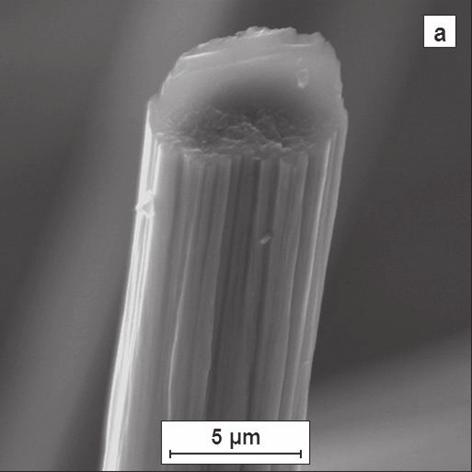 zanurzania w ciekłym stopie (Liquide Metal Transfer Agent LMTA), która zapewnia bezpośrednie oddziaływanie chromu z materiałem węglowym [5, 6]. W eksperymencie własnym zastosowano proces PVD.