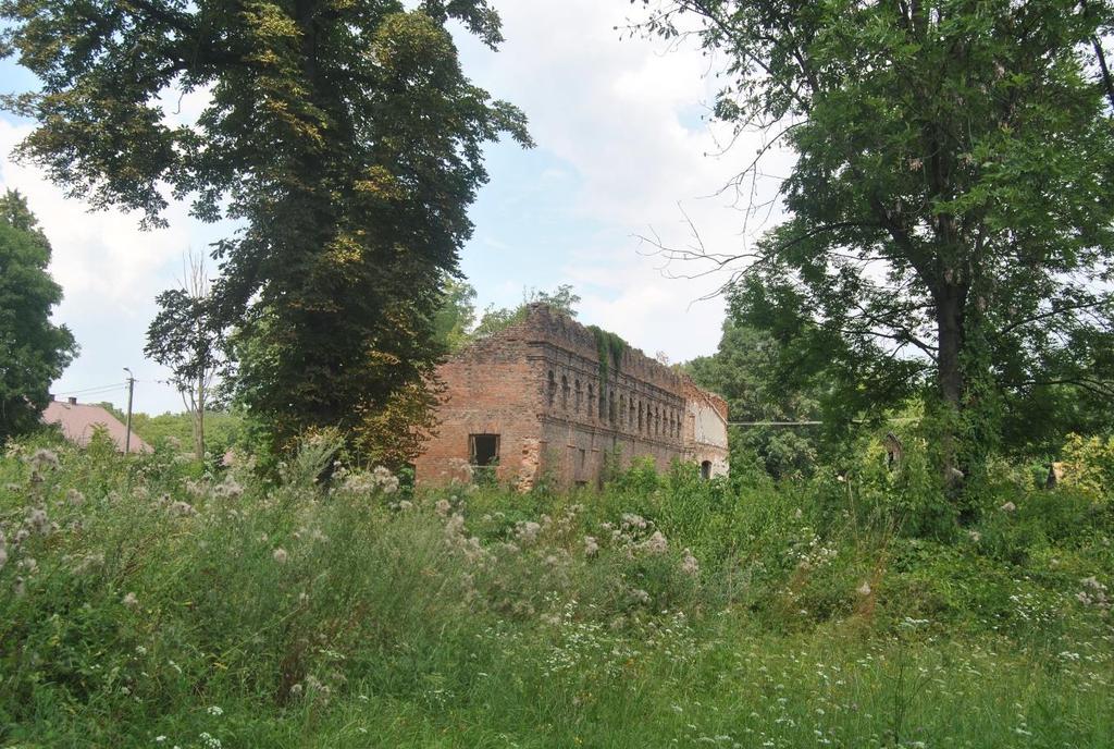 Fotografia 13 Pozostałości zespołu dworskiego z XVII w.