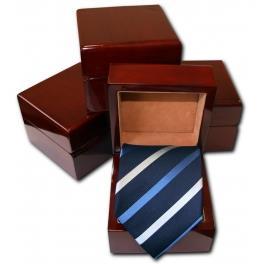 25 Krawat jedwabny Krawaty jedwabny z certyfikatem autentyczności polskiego jedwabiu. W indywidualnych drewnianych pudełkach. Mix kolorów (5 wzorów po 20 szt.